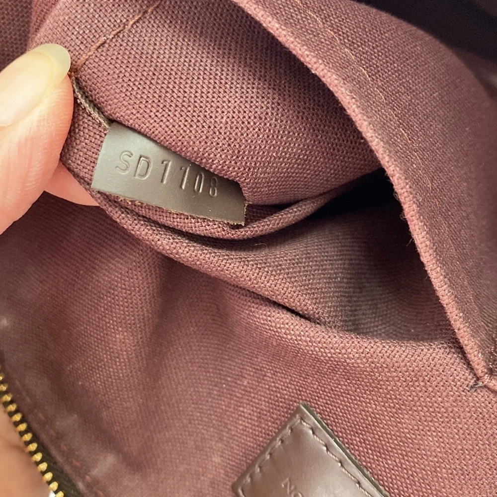 Louis Vuitton - Picture 8 of 8